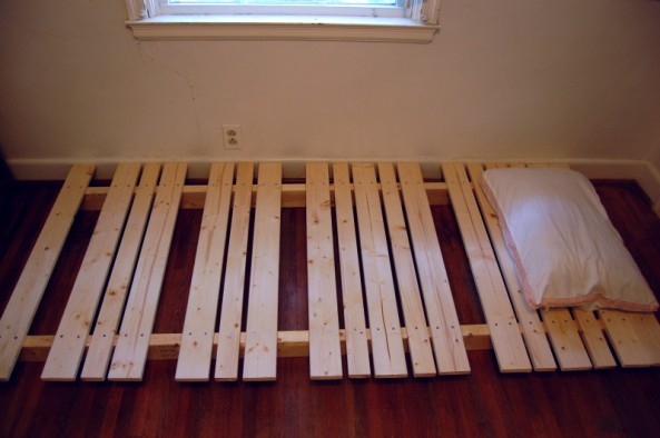 Build Simple Queen Platform Bed Frame Plans DIY knock down 